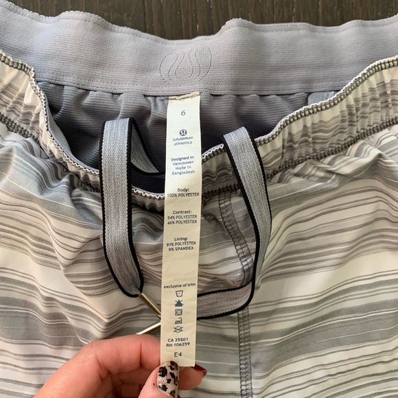 Lululemon athletic shorts SIZE 6. White/Grey stripe with interior waistband tie - Picture 4 of 6